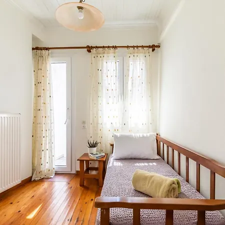 The Nest At * Σκόπελος